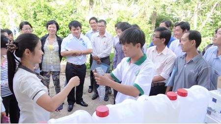 Tập huấn trữ nước và xử lý nước an toàn tại Hộ gia đình
